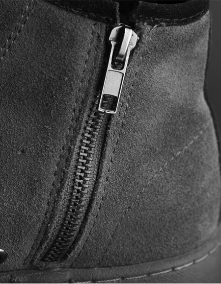 МЕТАЛЕВА ЗАСТІБКА-БЛИСКАВКА ДЛЯ ВЗУТТЯ